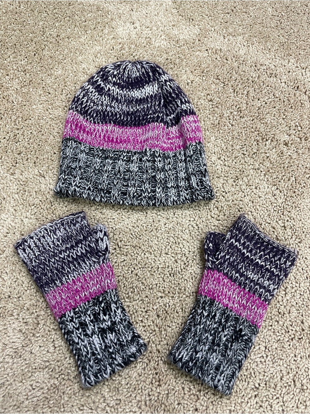 Shiraleah Black, Gray & Magenta Knit Beanie with Fingerless Gloves